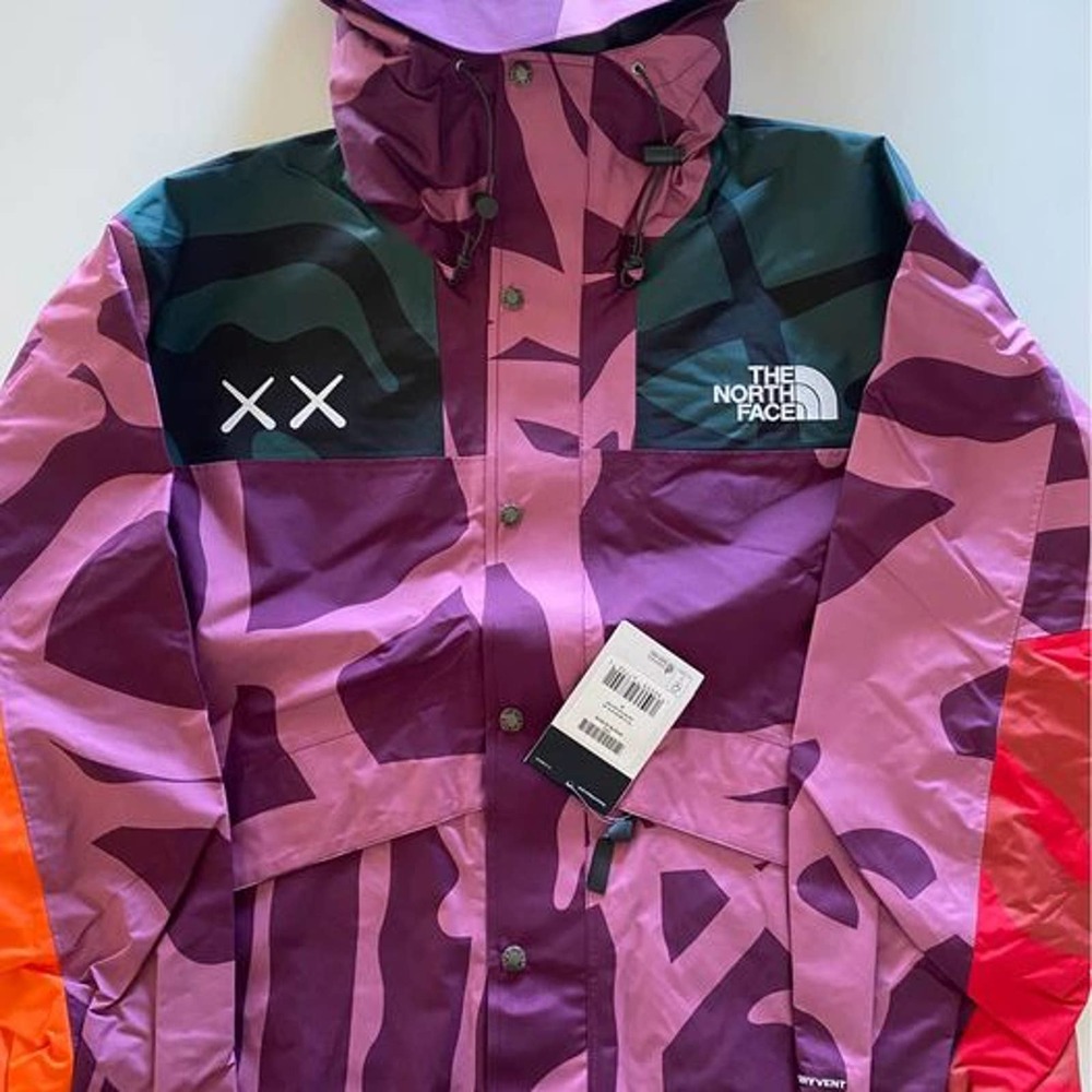 KAWS X THE NORTH FACE RETRO 1986 MOUNTAIN JACKET - SIZE M